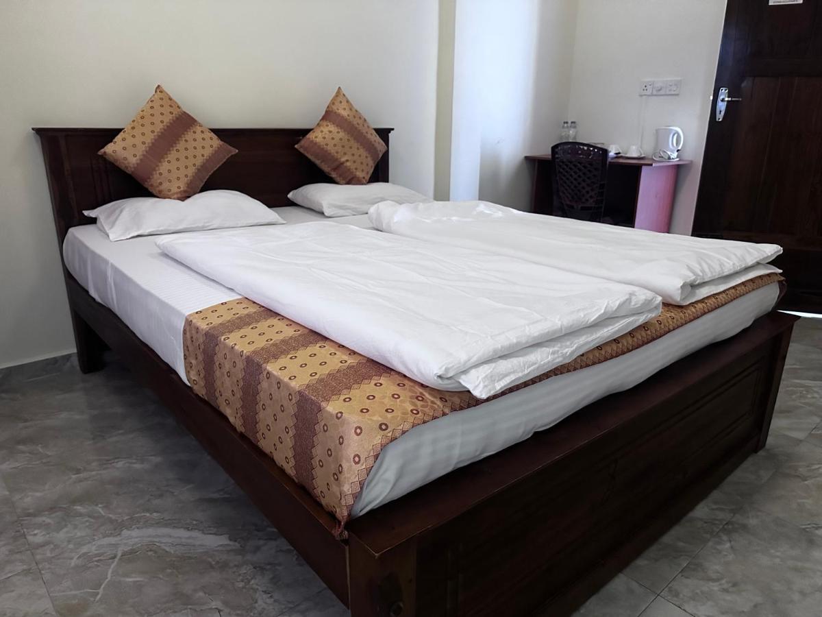N Joy Inn Тринкомале Екстериор снимка