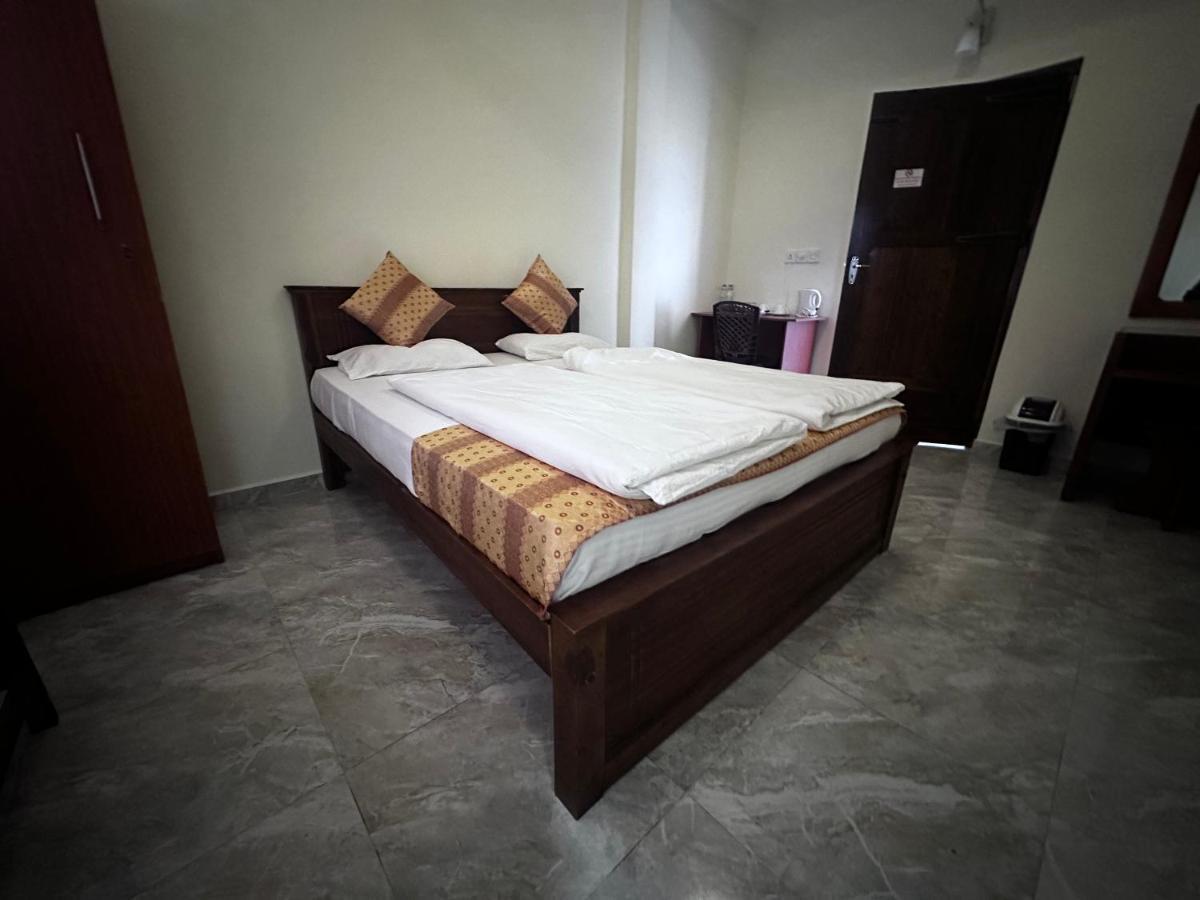 N Joy Inn Тринкомале Екстериор снимка