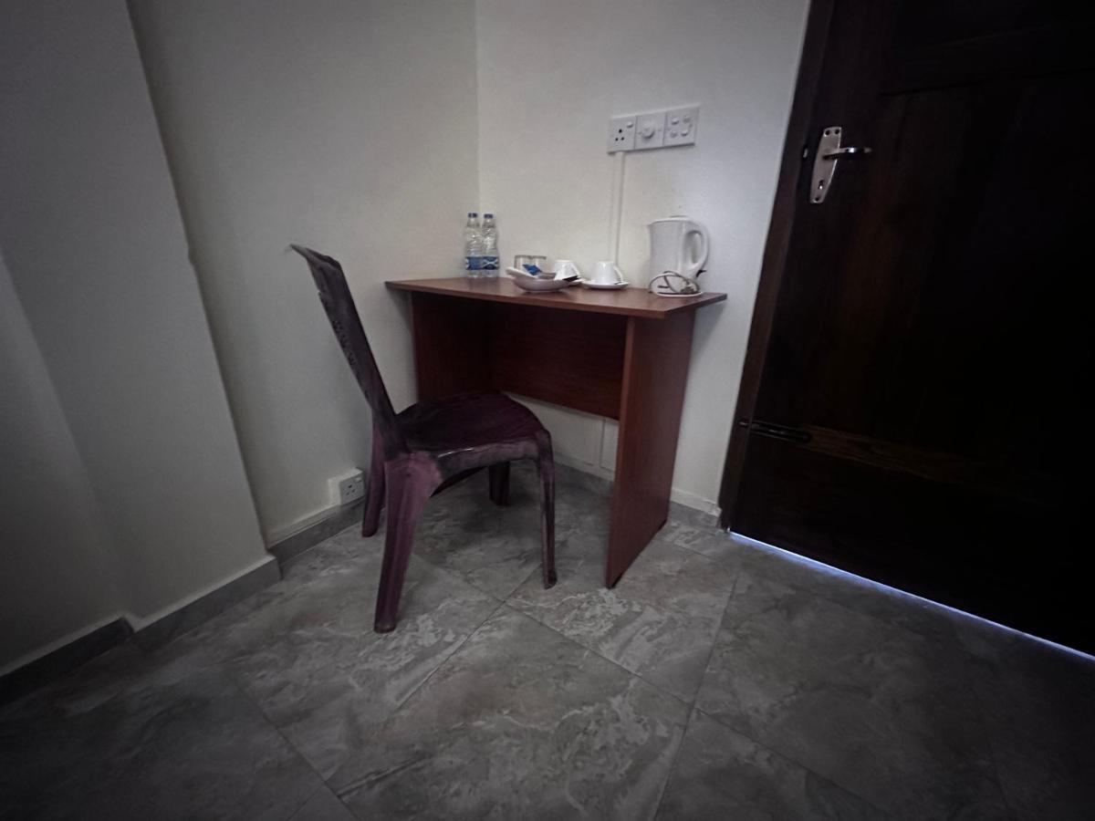 N Joy Inn Тринкомале Екстериор снимка