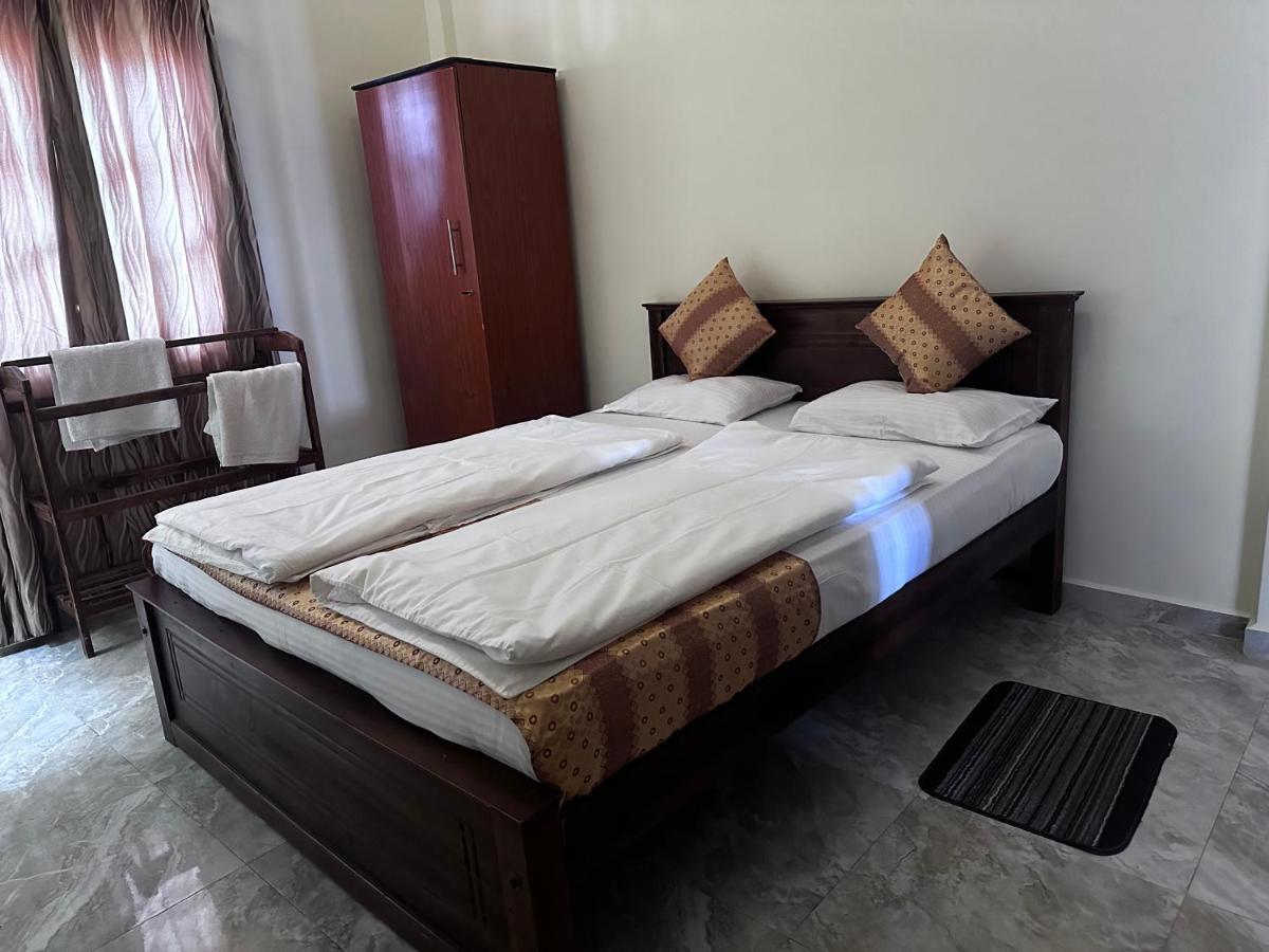 N Joy Inn Тринкомале Екстериор снимка