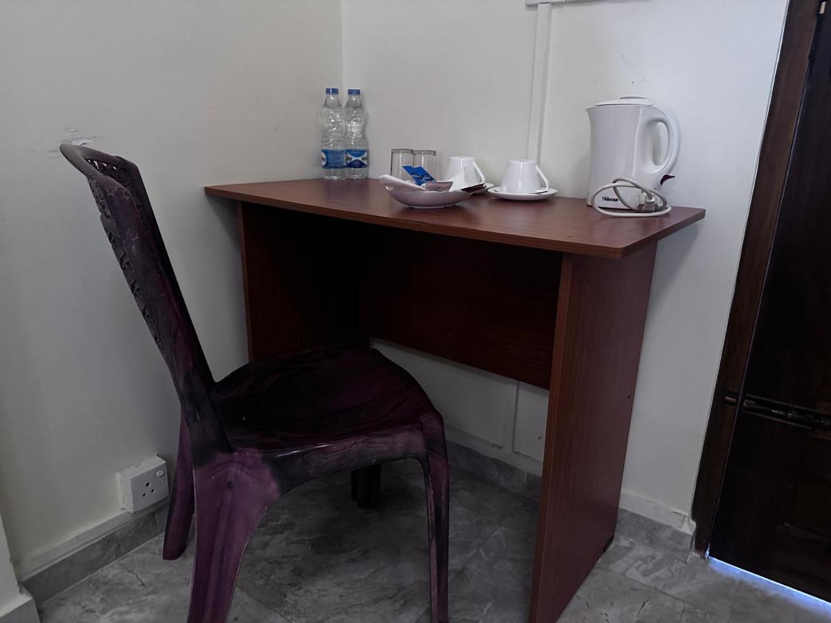 N Joy Inn Тринкомале Екстериор снимка
