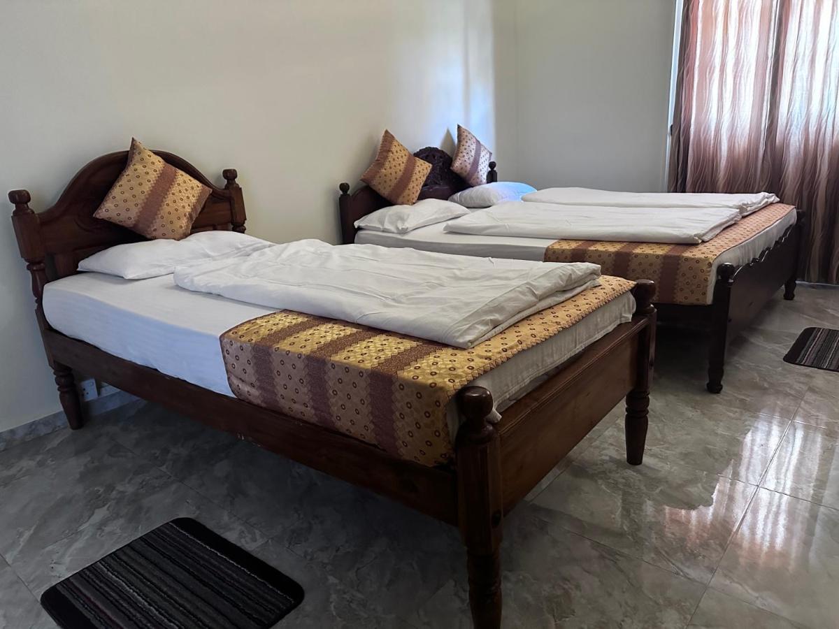 N Joy Inn Тринкомале Екстериор снимка
