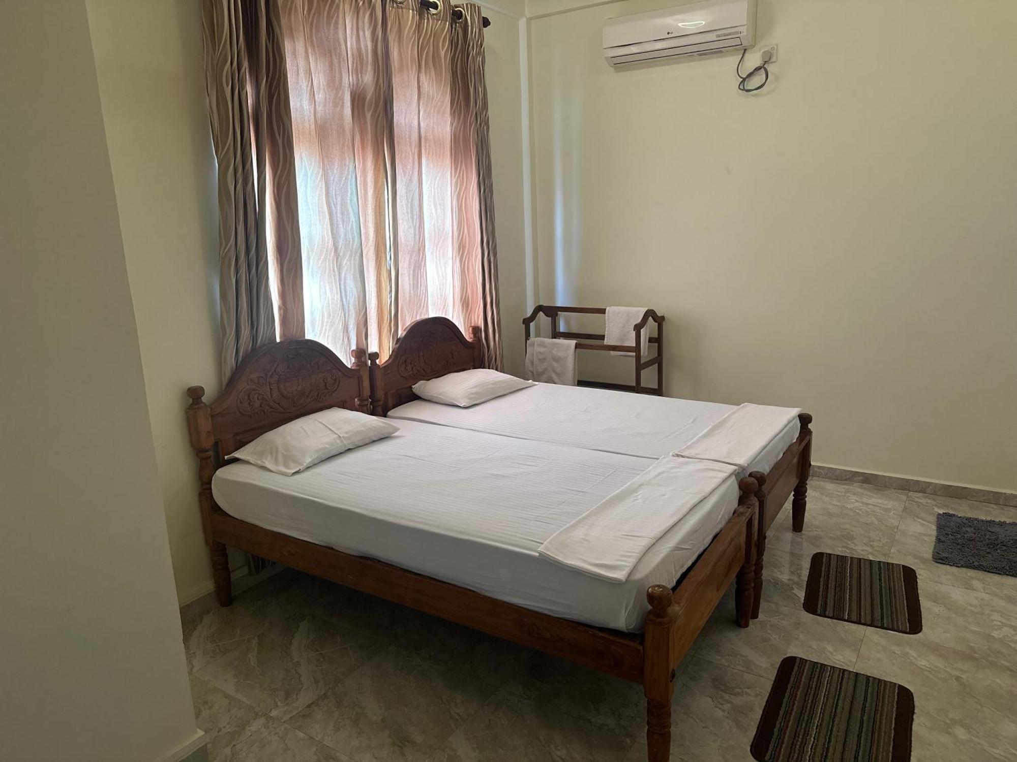 N Joy Inn Тринкомале Екстериор снимка