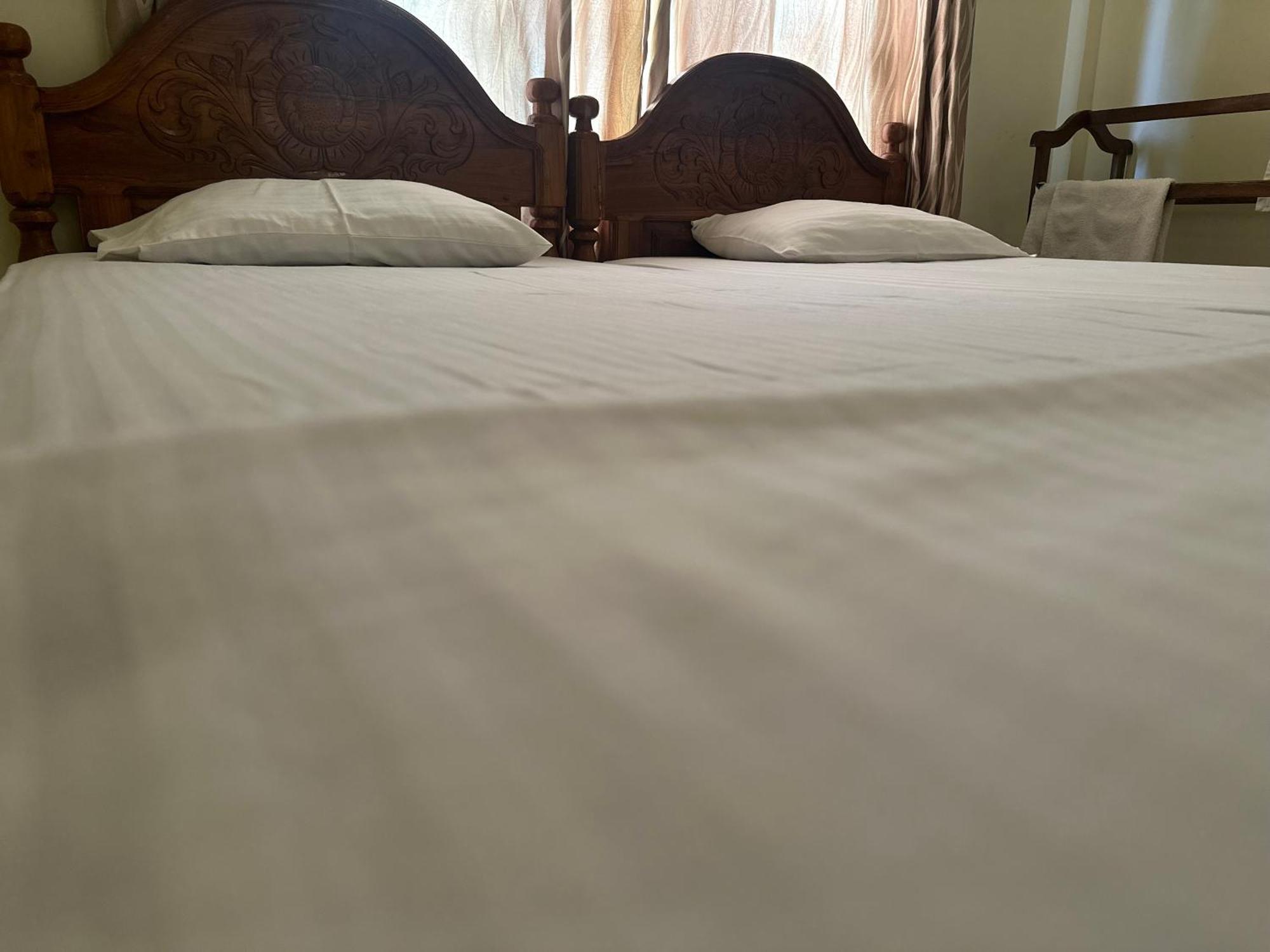 N Joy Inn Тринкомале Екстериор снимка