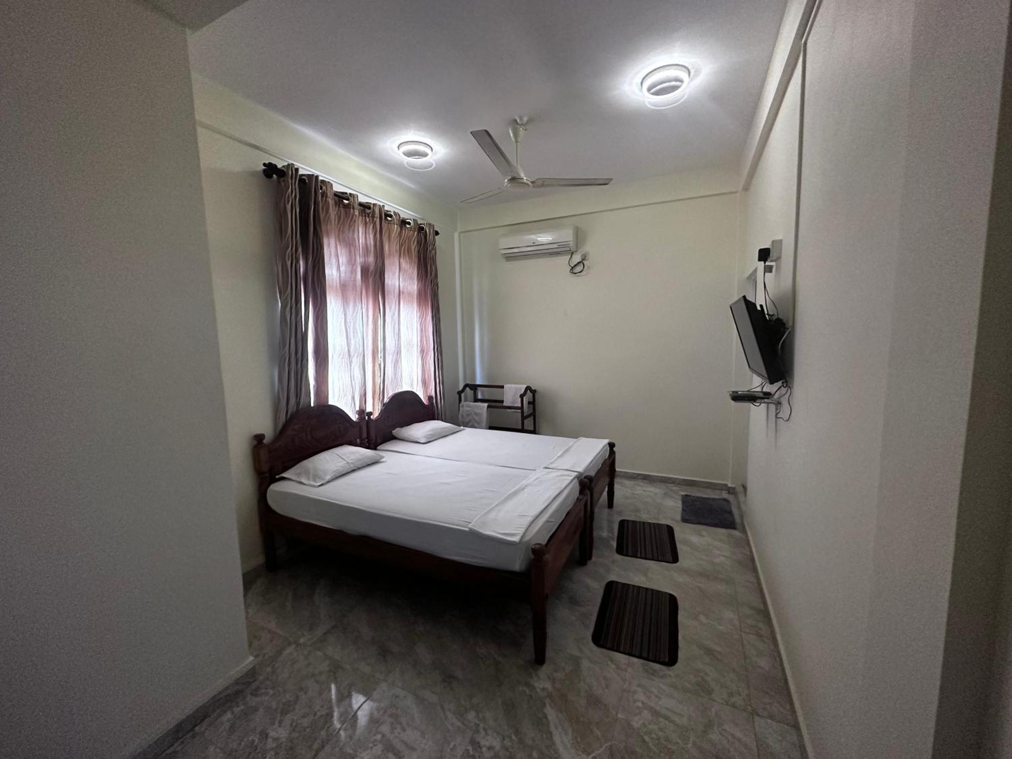 N Joy Inn Тринкомале Екстериор снимка