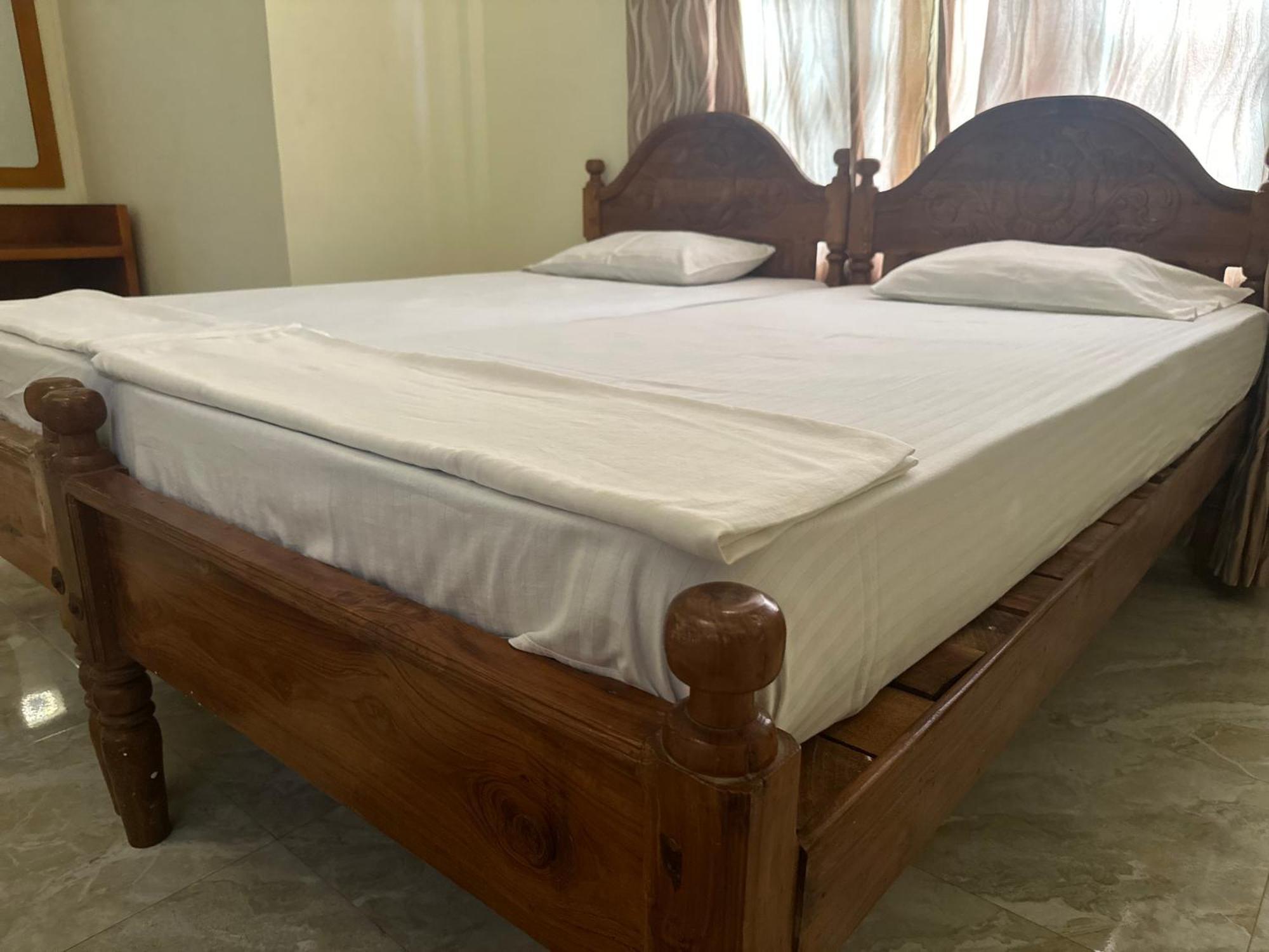 N Joy Inn Тринкомале Екстериор снимка