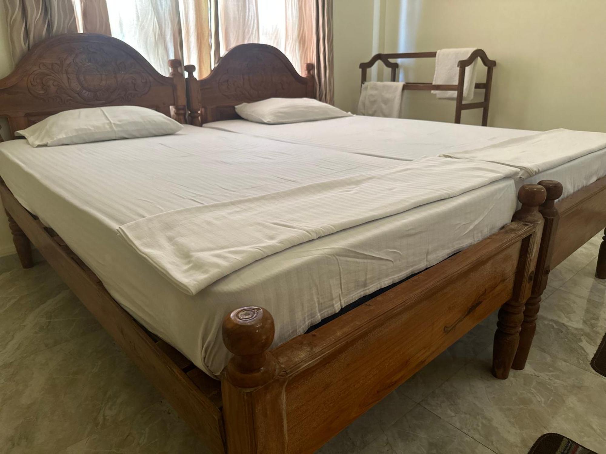 N Joy Inn Тринкомале Екстериор снимка