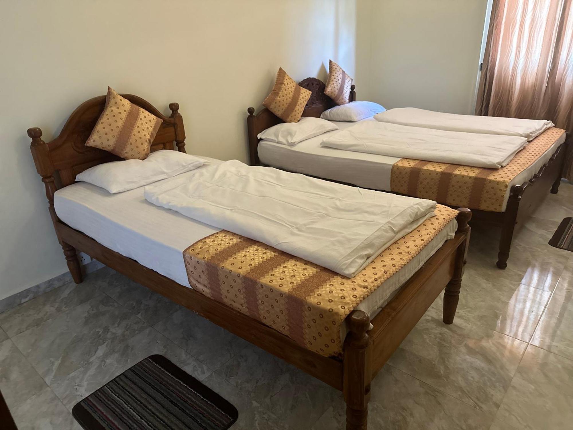 N Joy Inn Тринкомале Екстериор снимка