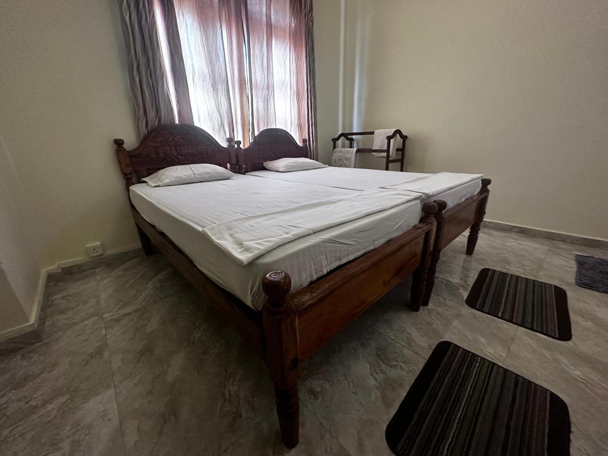 N Joy Inn Тринкомале Екстериор снимка