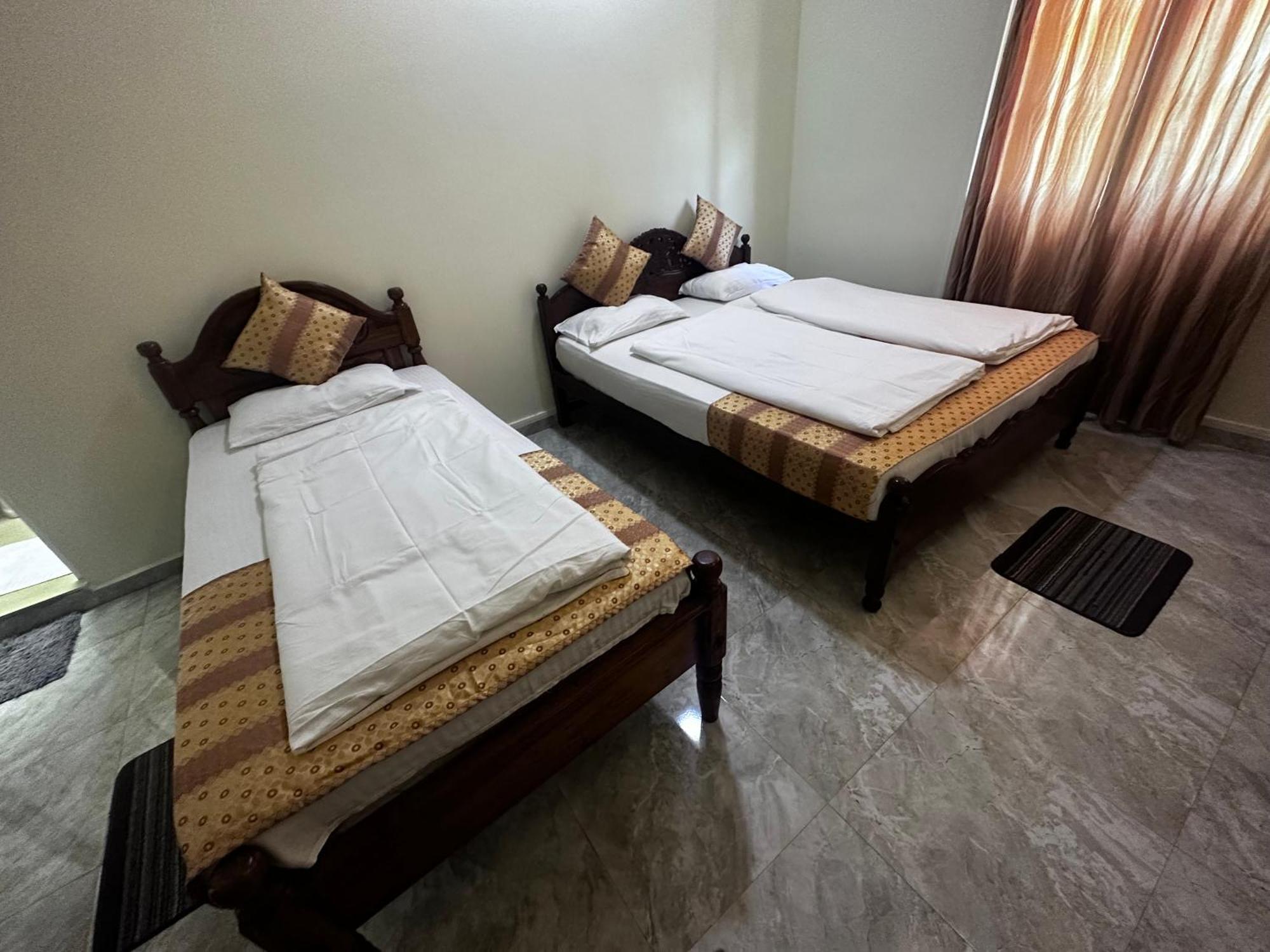 N Joy Inn Тринкомале Екстериор снимка