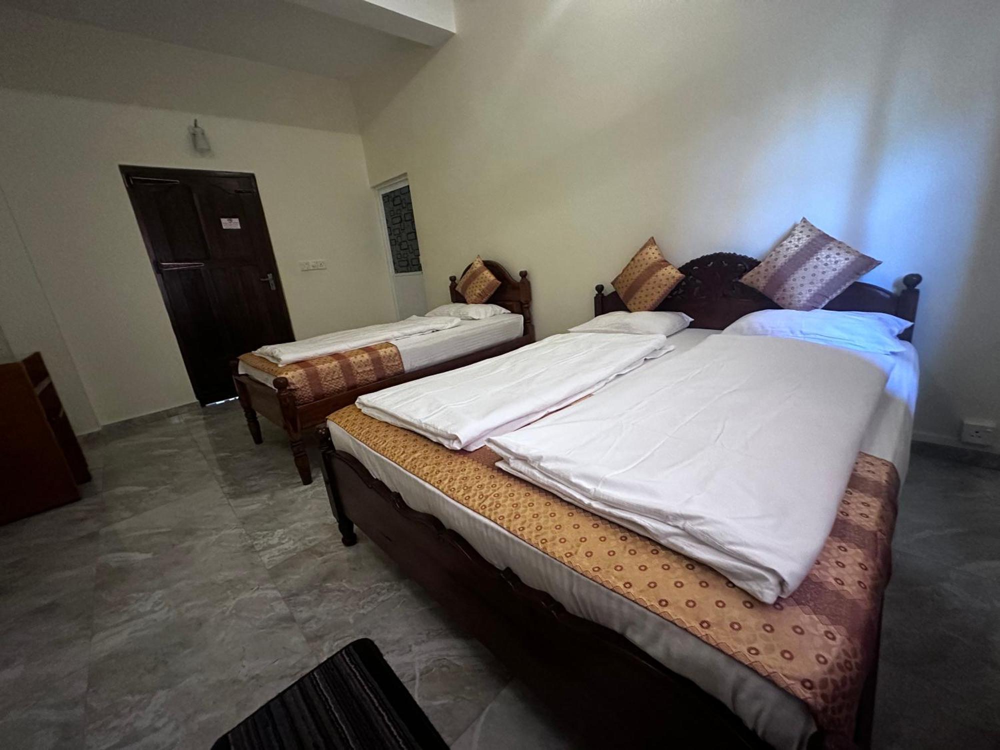 N Joy Inn Тринкомале Екстериор снимка