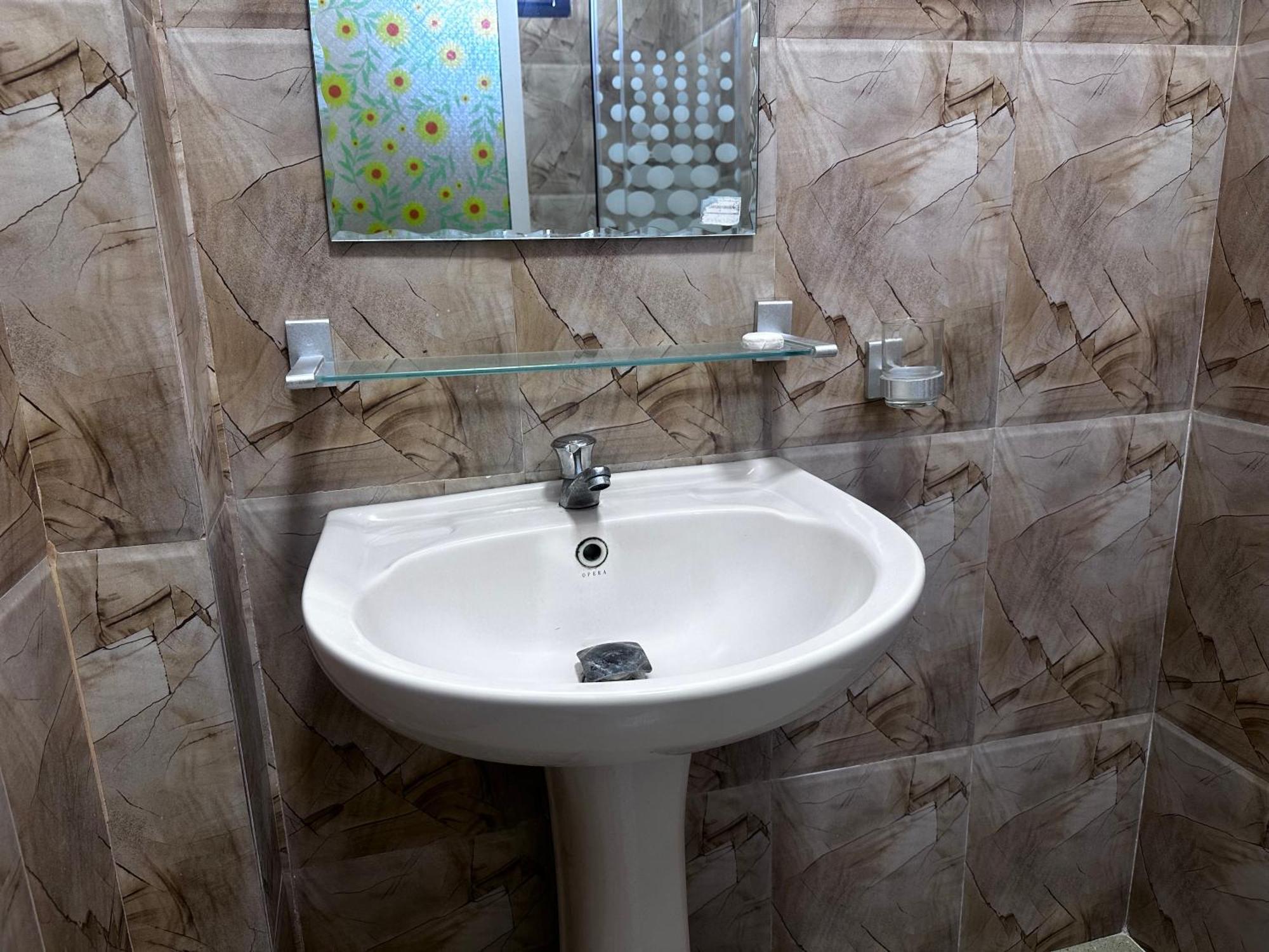 N Joy Inn Тринкомале Екстериор снимка