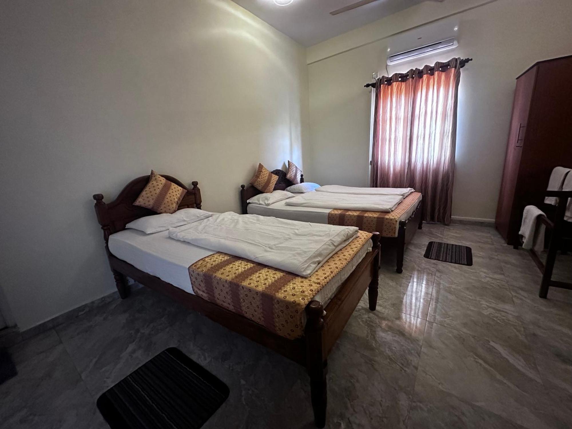 N Joy Inn Тринкомале Екстериор снимка