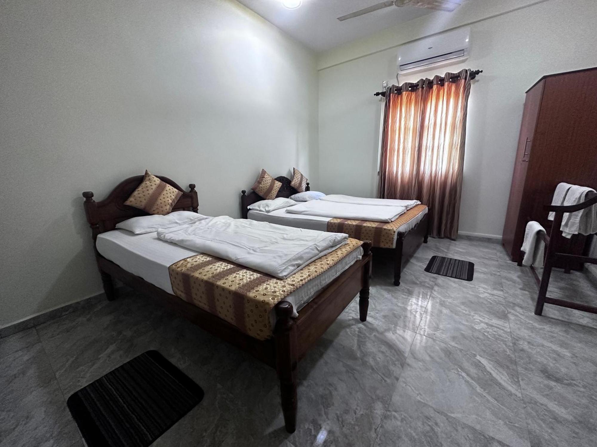 N Joy Inn Тринкомале Екстериор снимка