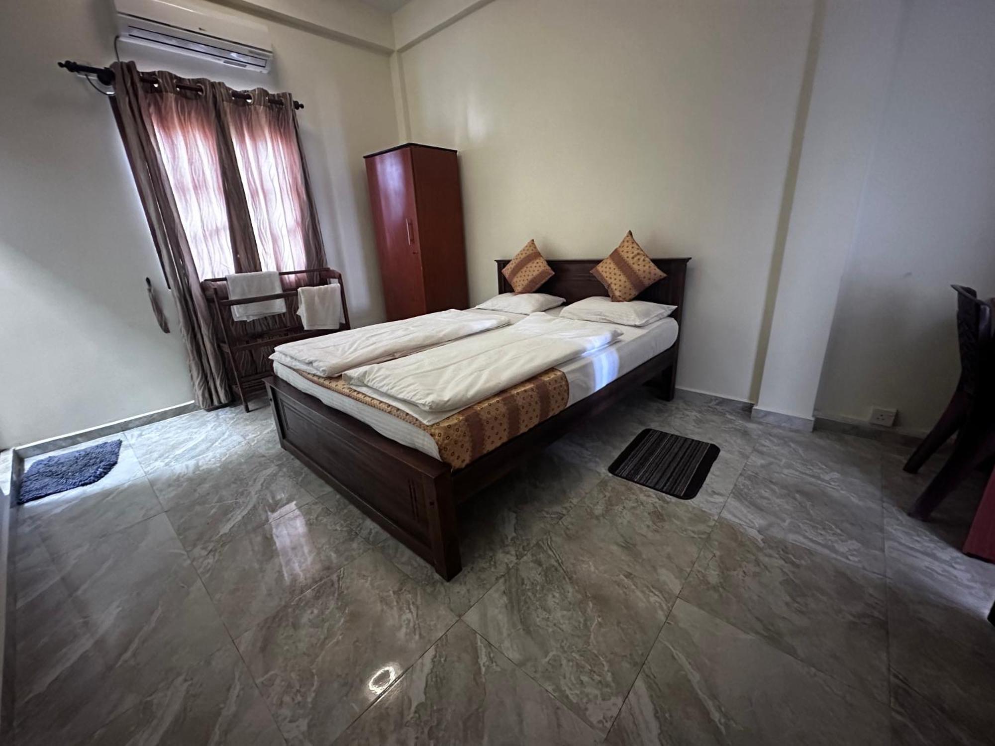 N Joy Inn Тринкомале Екстериор снимка