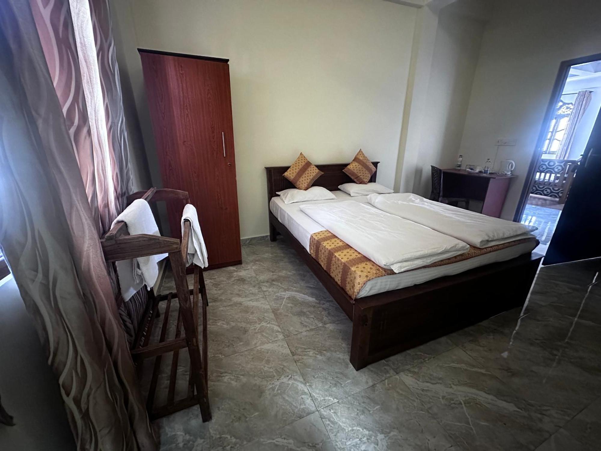 N Joy Inn Тринкомале Екстериор снимка