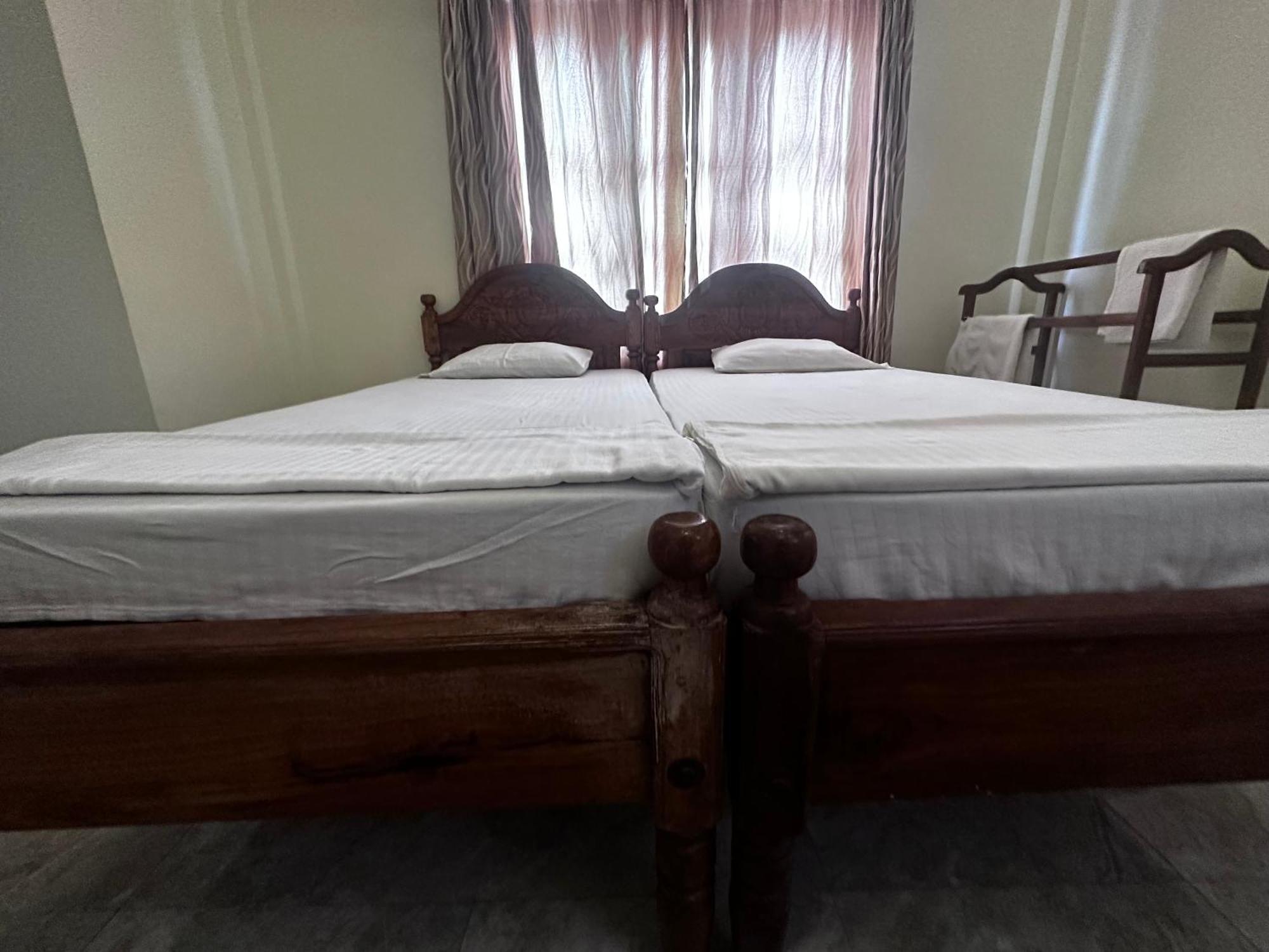 N Joy Inn Тринкомале Екстериор снимка